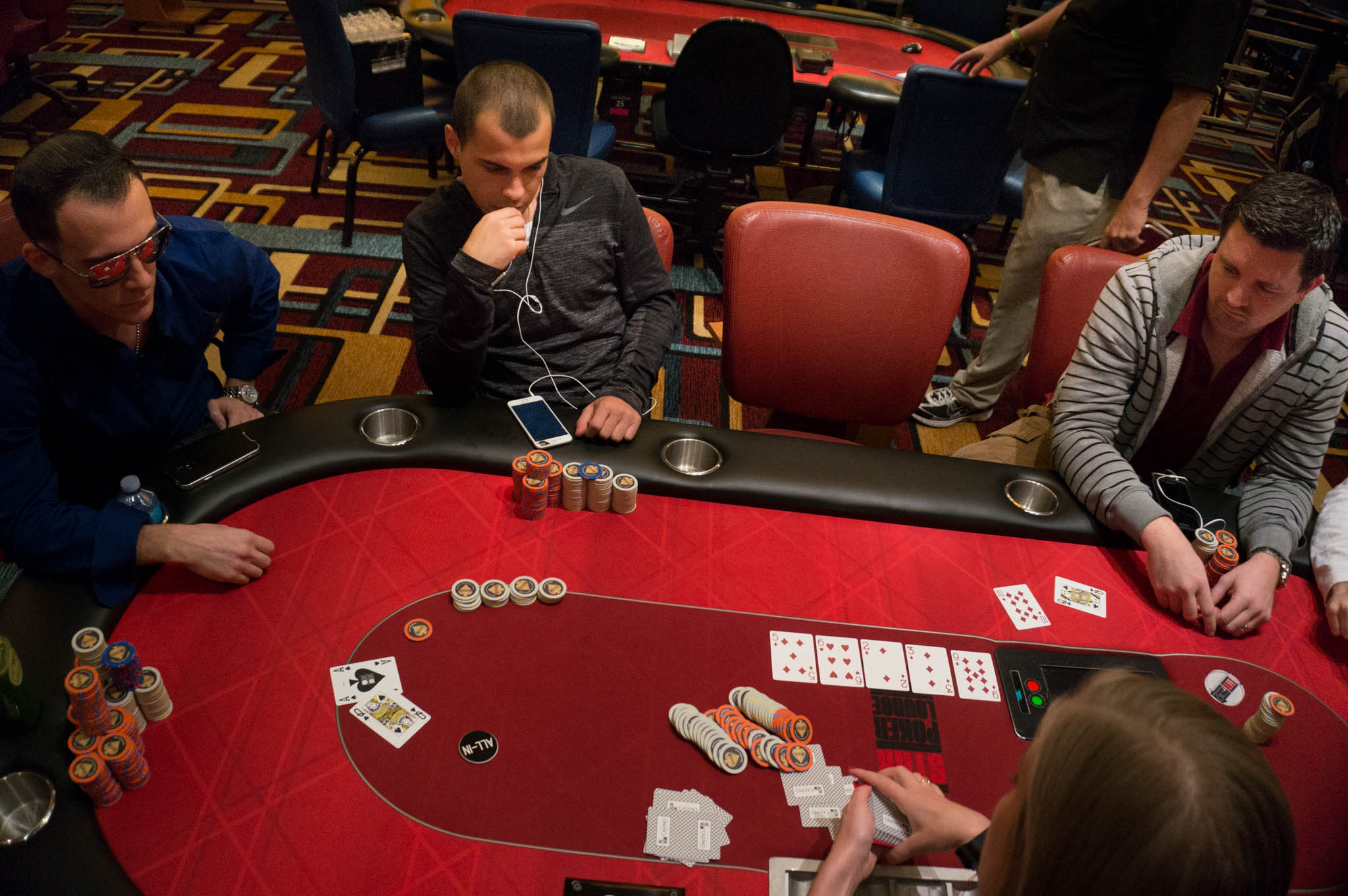 Alberto Rodriguez (left) gets four flushed by Peter Walsworth (right)